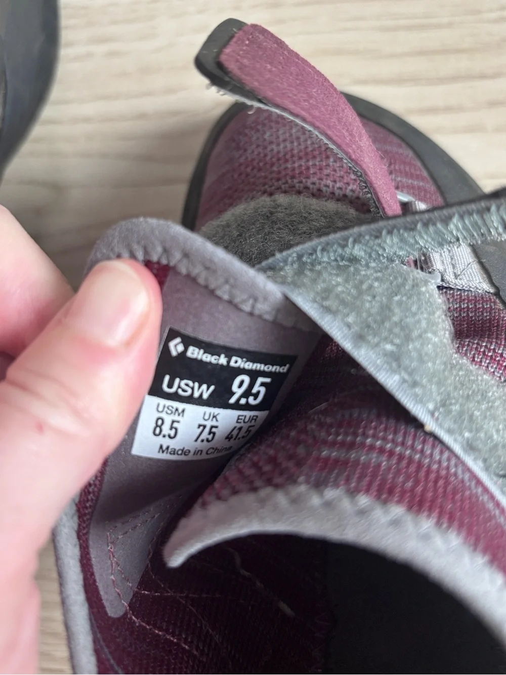 Black Diamond Momentum Climbing Shoes in Merlot Women’s Size 9.5